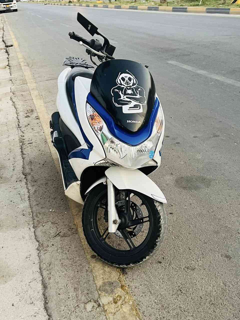سلام عليكم 
عندي pcx للبيع دراجه نضيفه وحلوه محرك ناعم كهربائيات شغاله ستان حساس     ***********

