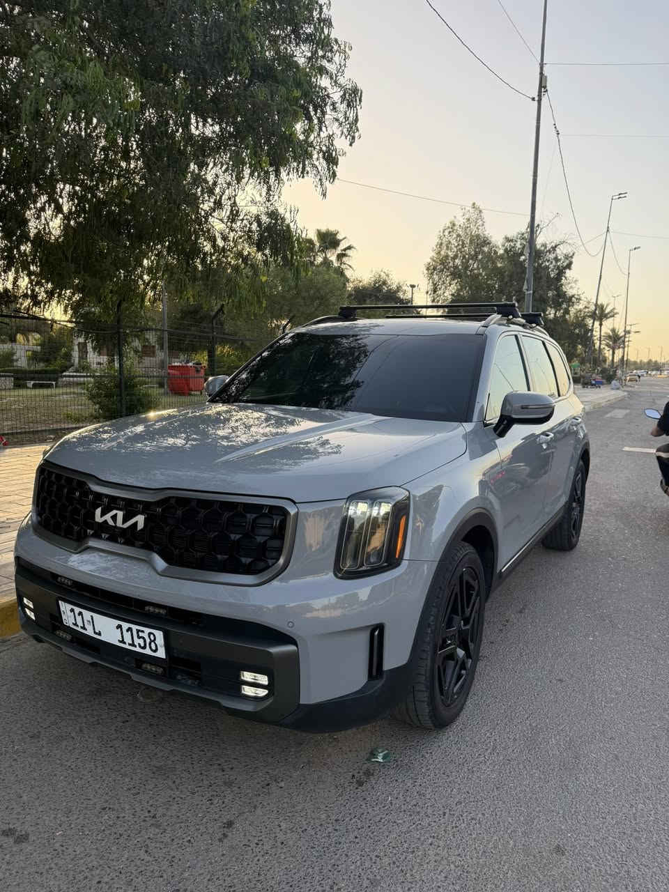 السلام عليكم 
عندي السيارة لبيع جاهزه من كلشي دينار ما تصرف عليه جديده كلش 
——————————————————————-
نــوع الــســيارة:- كيا — تلورايد SX برستيج Xبرو 
الــــمــوديــــل:-2023 رقم  بغداد 
حــجـم المحرك:-ستة سلندر 
3800

🏎️—————————————————🏎️
الـــضـــرر: نص قبق جنطة بدون دواخل بدون ايرباك 
—————-////——-///////——————:://////
                    🚀الـــــمـــواصــفـــــات فول الفول 🚀
1-شاشة كبيرة 
2-كامرة خلفيه 
3-حساسات خلفية 
4-تحكم أستيرن
5-دبل فتحة سقف 
6-بصمة تشغيل 
7-بصمة أبواب
8-تشغيل عن بعد 
9-نظام ترحيبي عند الأقتراب 
10-رادار أمامي للوقوف الذاتي
11-رادار خلفي للوقوف الذاتي 
12-رادارات جوانب
13-تحديد المسار للقيادة الذاتية 
14-كشنات جلد
15-كشن الساعة كهربائي 
16-كشنات الخلفية منفصل
17-تدفئة كشنات
18-سبعه راكب
19-ثلاث قطع تبريد
20-ماوس تحكم بنظام القيادة 
21-لأيتم زنون 
22-لد نهاري
23-كشافات زنون بلادي 
24-ويل كب بلادي
25-شاحن جوال لاسلكي
26-أطفاء ذاتي
27-هند أبريك بصمة 
28-داخل اسود 
29-خمس كامرات 
_____________\______________
السعر 330 $ وبيها مجال بسيط 
‏ ليث ***********

العنوان:-بغداد  ,,,الكرخ ,,,,,العطيفية 
ا
