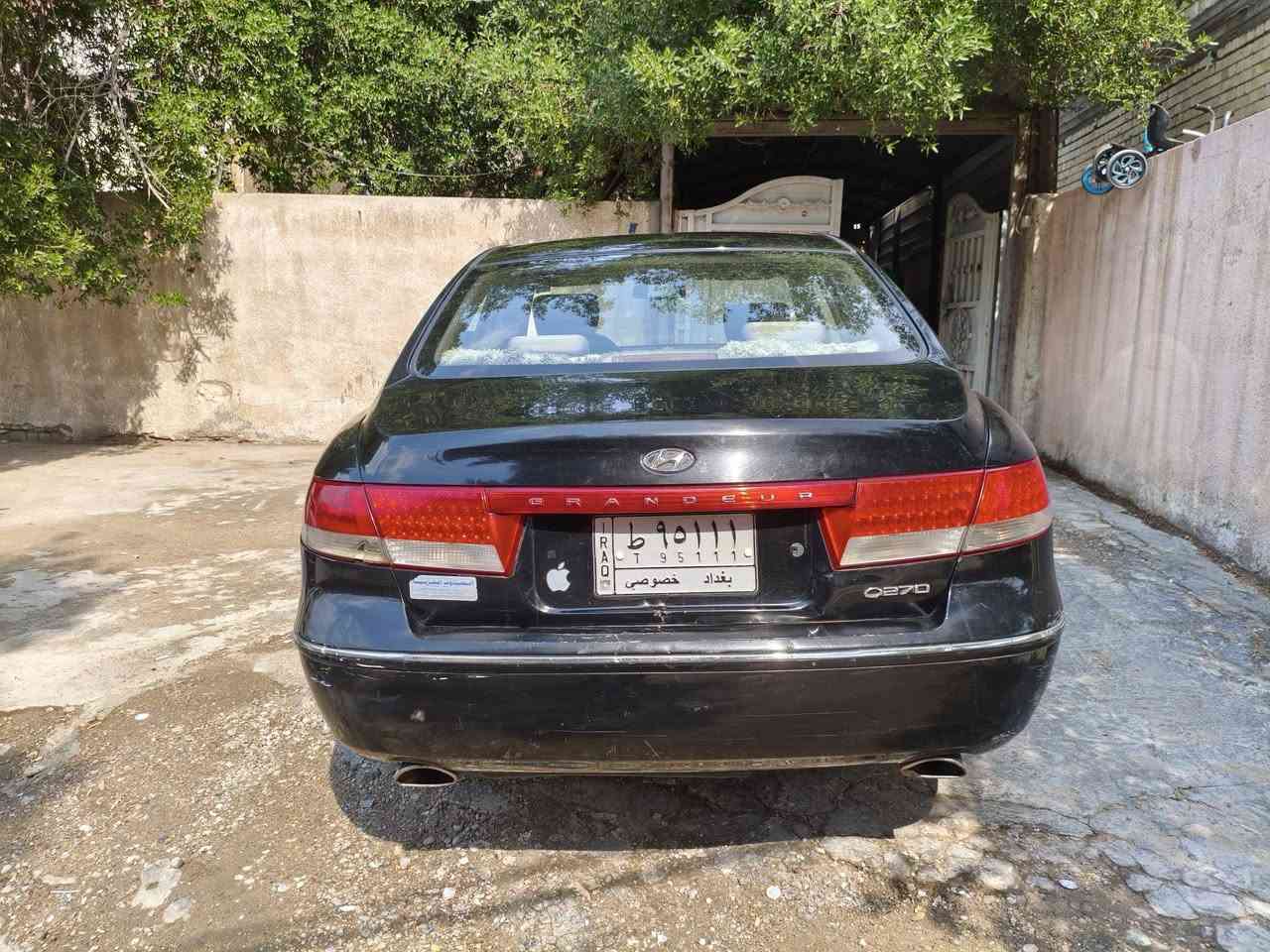 ازيرا 2010
محرك 2700 سته سلندر 
كرسي السايق كهرباء تدفئة كراسي 
السياره بدون حادث فقط باب السايق بيه بارد والجاملغ الخلفي بارد فقط لا غير
محرك مكفول نظيف 100%
السياره يرادله فقط ترتيب 
بدون حادث وبدون صبغ السياره 
87$ورقه
***********
