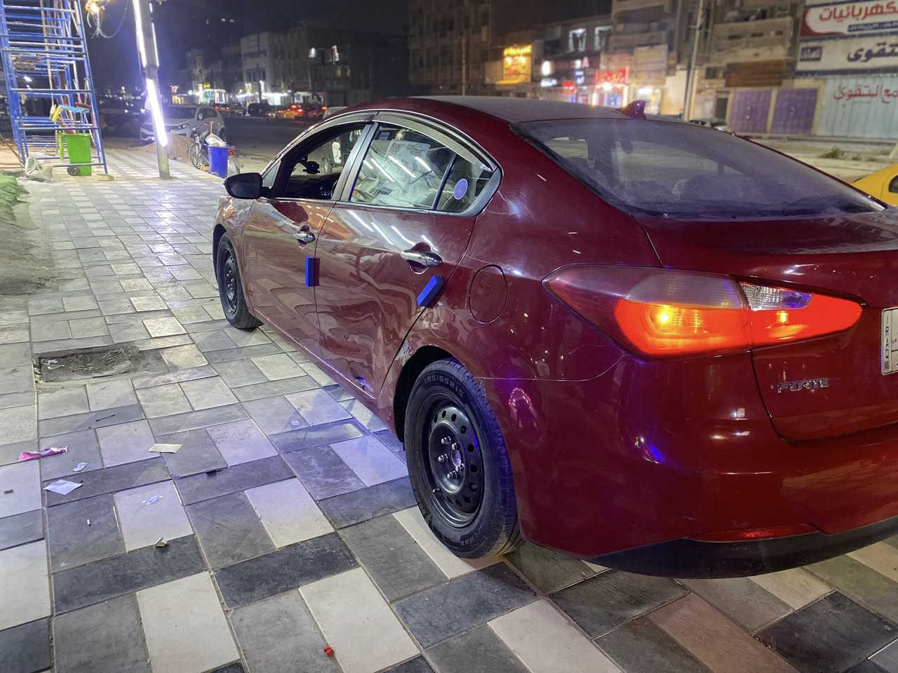 سلام عليكم من رخصت الادمن المحترم 
كيا فورتي مديل ١٦ امريكي حادث بنيد بدون دواخل 
سونر موجود بل نشر مكينه ٢٠٠٠ دوش ممفتوح 
كير صدر تبريد تخم تاير جديد سنويه جديده 
تحويل مباشر جاهزه من كلشي مكان سياره بغداد شعب السعر ١١٥ وبي مجال كلش بصيط 
***********
