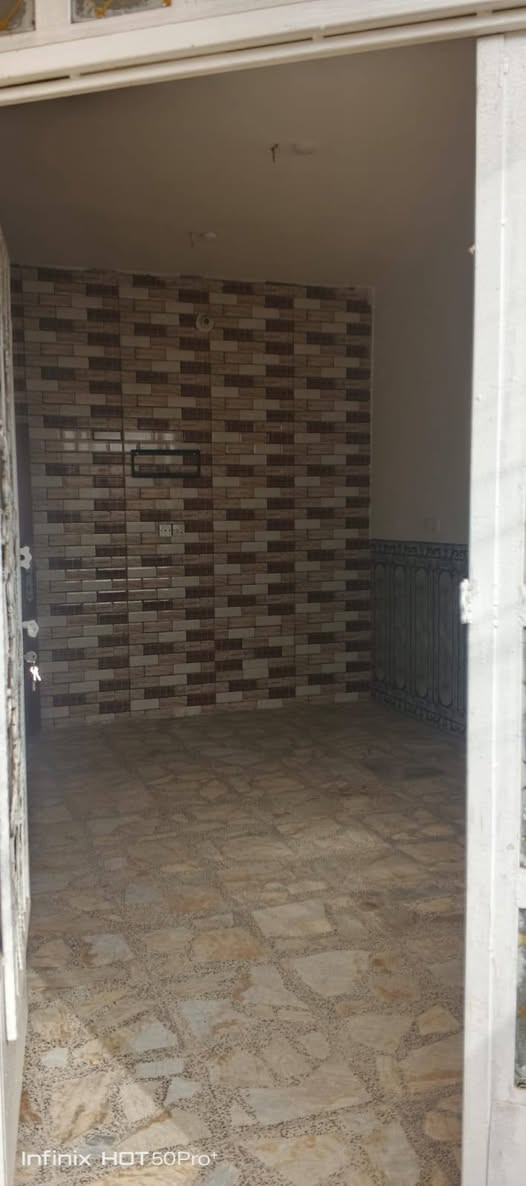دار لبيع المساحة 100 طابوك طابقين الوجية حجر بيت كامل مكمل دجة الولة زراعي كهرباء مجاري تبليط الزعفرانية نهيت شوارع خلف مول كرارة الفرع الثامن بل فرع مال مخبز المجتبى السفسار علا هاذ الرقم ***********5//***********

