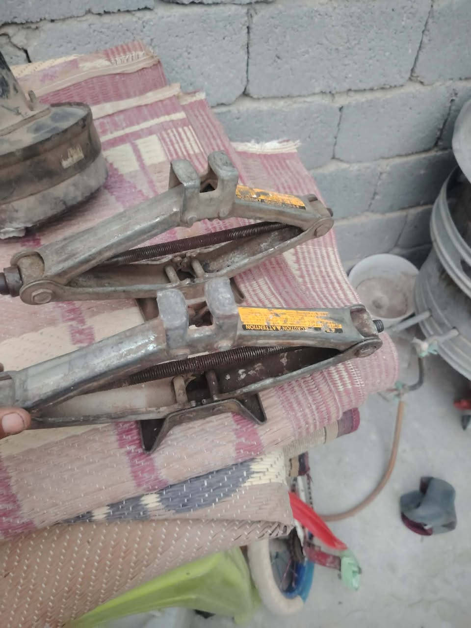 غراض دايو برنس عادي موفراشة دركة ستيرن هيا والشفت كاملة بور جكات عدد 2 بريشر بريك مكاينة جام شغالت  نكان نجف إلاتصال *********** شمسيات عدد 2 السعر 75 كلهن
