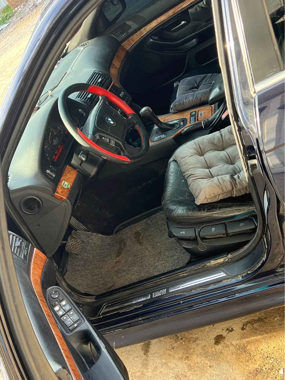 بیئیم سەقەر مؤدیل 1998  ئاڕەم پلاستیک هەولێر خرامە ئەوەلیان حدز بەشەرت  مواسەفات فول فول لە دەحامی بؤدەحامی کارەبای هەموی بەشەرت لی بێمنەتم پێویست بە وەسف ناکات تکایە ئەگەر موشتەری نیت بیزار مان مەکە ***********  تێبینی.... حیزام نیە  بەحیزام دەی فرؤشم جەم پێکی پیشەوەی لای سەکەن  زۊر خەفیف هەیتی  لەهەولێرەم أربيل, العراق
