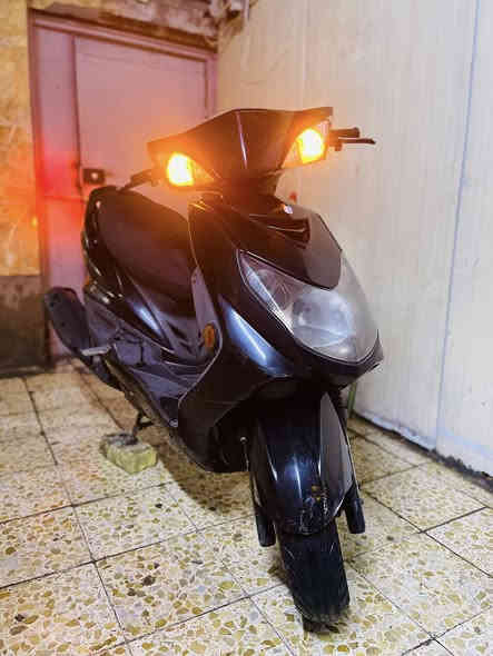 سلام عليكم سكنس فحـل دراجه نضافه مبينه مثل ما بل صوره الدراجه اوراقه كامل صاله نازله من الرمبه 4 اشهر اوراقه و منفيس كامله الدراجه ما بيه اي شيي  تجي اجيب فيتر يفحص و تشوف بعينك /العنوان بغداد مدينه الصدر / رقمي***********
