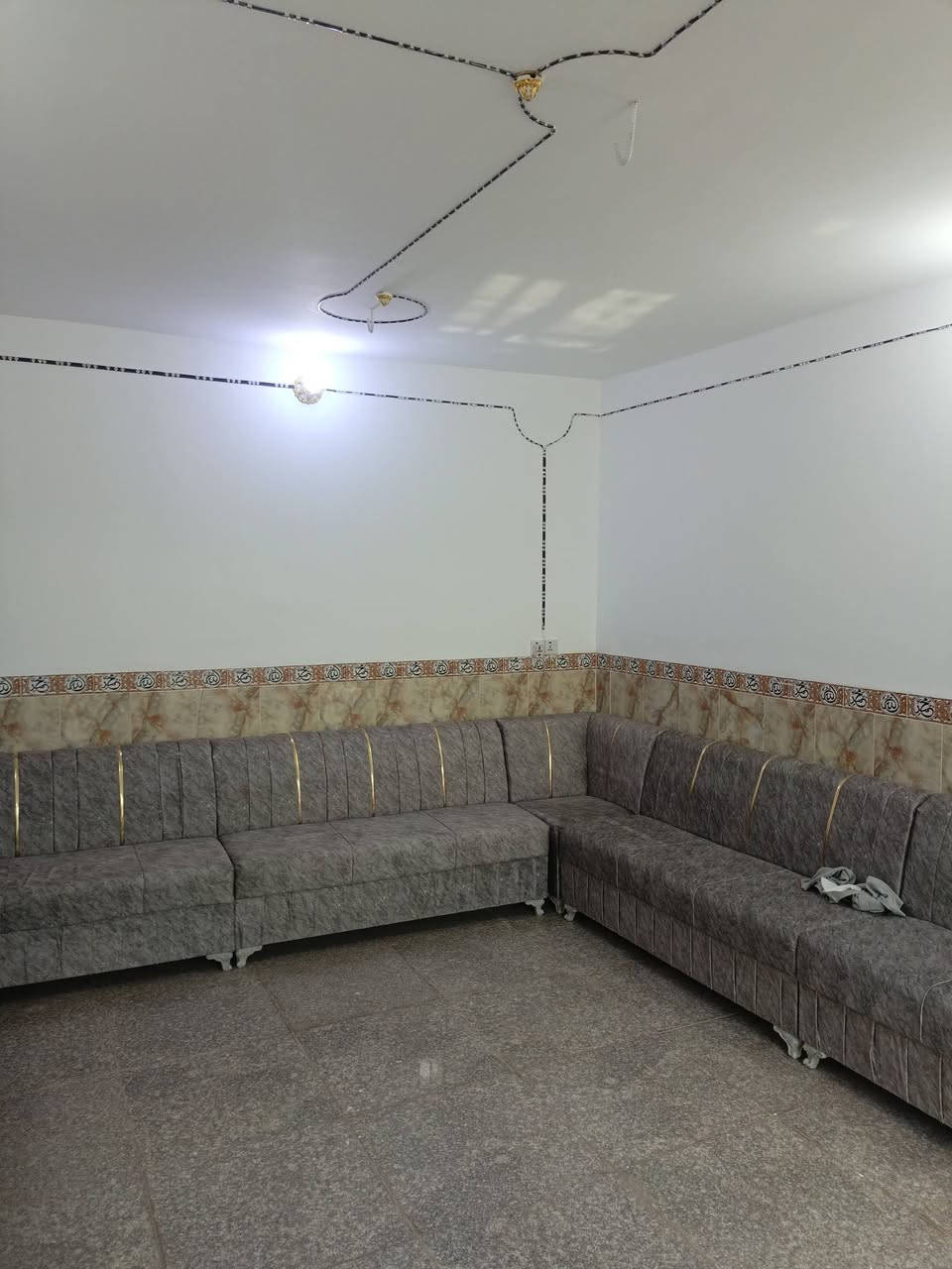 سلام عليكم دار للبيع طابوصرف مساحه 200 شارع 80مقابيل مقابيل مدينه ألعاب أرض بابل يبعد عن الشارع حوالي 70متر بناء حديث برهم مراوس اوبيع للاستفسار الاتصال على هذا راقمي ***********
