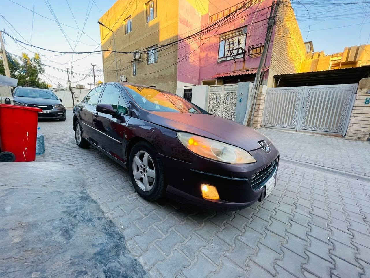 السلام عليكم رمضان كريم على الجميع ان شاء الله 
ياريت الشراي فقط واللي عنده كلمه طيبه يعلق
سياره بيجو فرنسي موديل 2007 حجم 407 رقم بغداد مميز
محرك جديد قبل اسبوع شديته حجم المحرك 2200 
راديتر جديد 
عبوه كامله مال فيت بمب جديده
تبريد شغال قطعتين بس ناقص غاز
كير و كهربائيات خير من الله لا چطل ولا تحوير كلها على البلاد ومابيها اي نقص الحمد لله گبل للشارع و ترايها ناعم  
وخير من الله والله ميعرف قيمتها بس الجنايه سرعه و متانه و رزانه و اقتصاديه بشكل و فيتريه و اغراضها متوفره و اصلي مو يجيني واحد يگلي اغراضها غاليه و ماكو لان كل اغراضها موجوده و گشرها گدام العين مكفوله من كل شي فقط تحتاج صبغ لان جارده
مواصفات السياره 
مري كهرباء شفط 
تبريد قطعتين 
تحكم ستيرن4 جهات
حساسات خلفيه
و حساسات تايرات
تخم ويل كب
مانع تزحلق
برده خلفيه
سويچ ريموت قفل و فتح و صندوق
4جامات كهرباء اوتوماتيك و سيڤتي جام 
حساس ماسحات اوتو تشتغل على المطر مع قوة المطر تقوى 
شاشة اعطال
مسجل سيدي
4 ايرباگات و كلها سليمه
نقص السياره فقط صدر مابيها اي نقص بس الصدر 
مكان السياره بغداد / الغدير او النعيريه
سعر السياره 53 ورقه مع مجال بسيط و اليجيني ان شاء الله ما اقصر وياه هاي كل شي عن السياره و هاي صور و ڤيديوهات و كل شي ذكرته هنا و اسف على الاطاله و اتشرف بالكل 
رقم التليفون *********** / *********** 
الرقمين بيهم واتس اب و الشراي يتصل و يشلع عيوني بغداد, العراق
