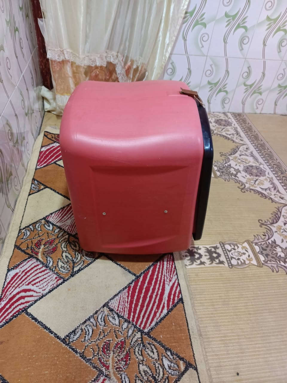 السلام عليكم صندوق للبيع مكانه قبله سعره 35 في مجال ***********
