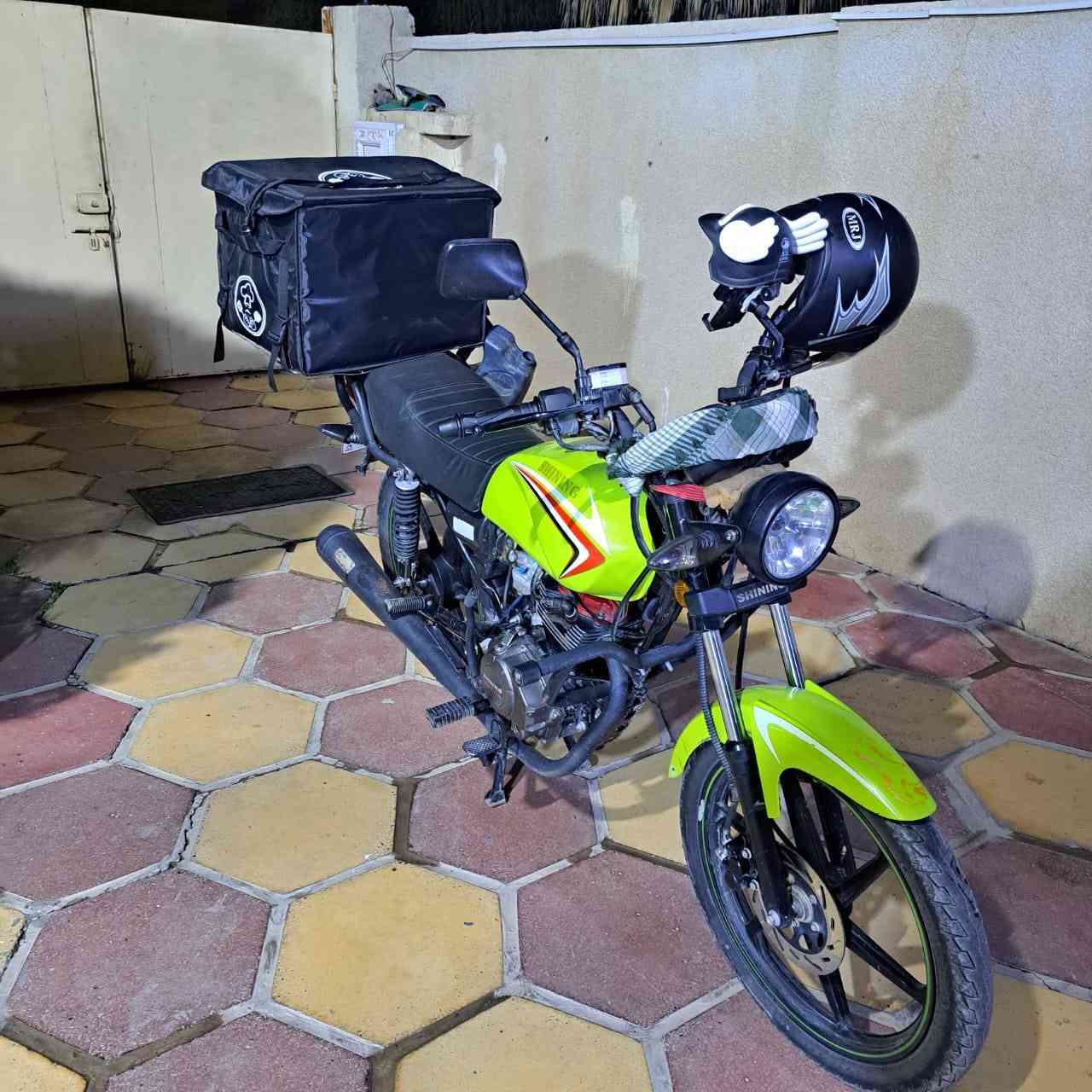 السلام عليكم
دراجة نوع شاينك 
مديل ٢٠٢٣ 
لون اخضر 
محرك مكفول 
دراجة مكفولة كفالة عامة 
السعر ٩٠٠ وبي مجال 
تواصل 
*********** واتساب
