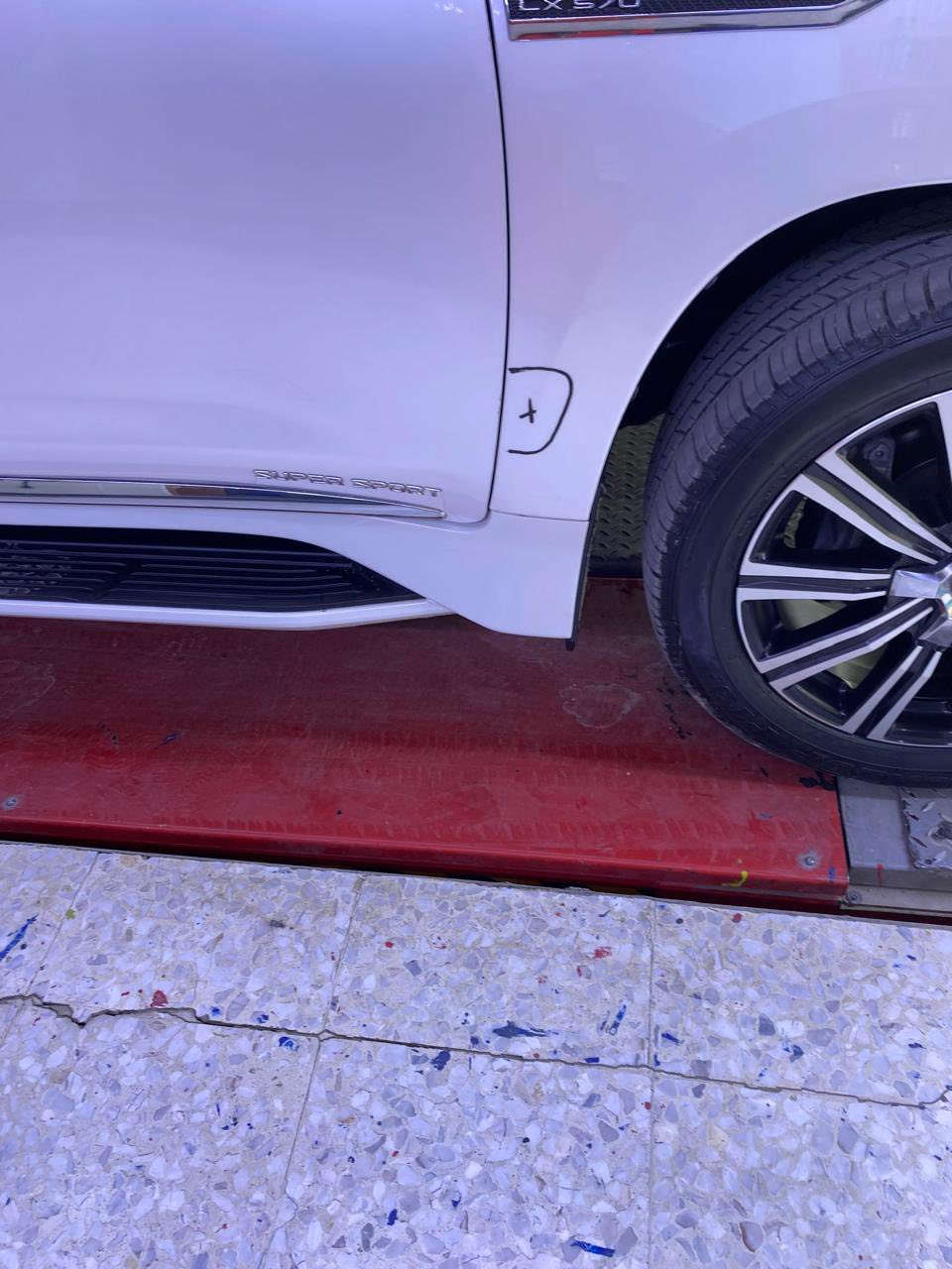 السلام عليكم لكزز للبيع موديل 2021 رقم بغداد مميز مغلفه ppf بريم اصل عداد 58 الف كيلو هاتف *********** المنصور
