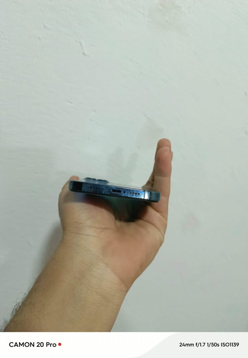 السلام عليكم أيفون 12بروماكس سعر375الف للبيع فقط ذاكرة256 مبدل شاشة+بطارية عنوانى كركوك رقم موبايل-***********
