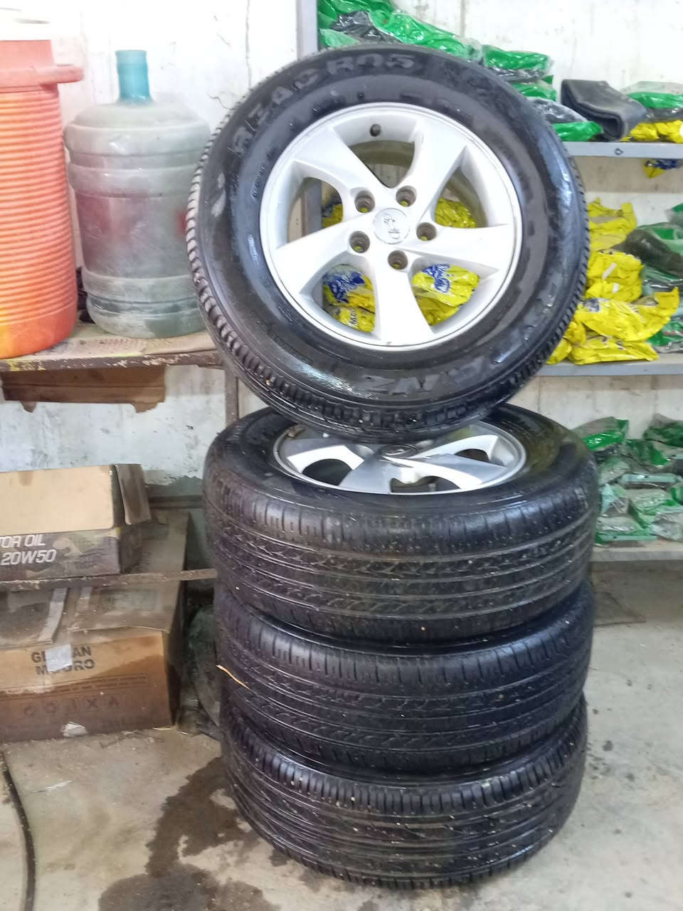 السلام عليكم تخم تاير و ويل كامل البيع سعر خاص سوناته خليجي الانتره ***********
