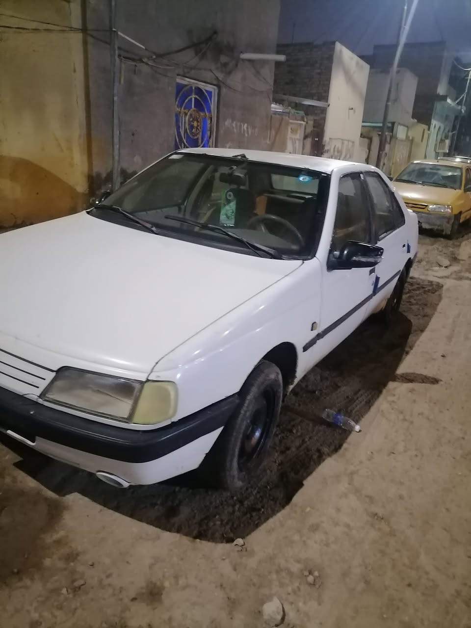 السلام عليكم بيجو 405 موديل 2009 رقم بغداد السعر 28 وبيها مجال السياره حلوه وجاهزه للاستفسار اتصال على الرقم***********
