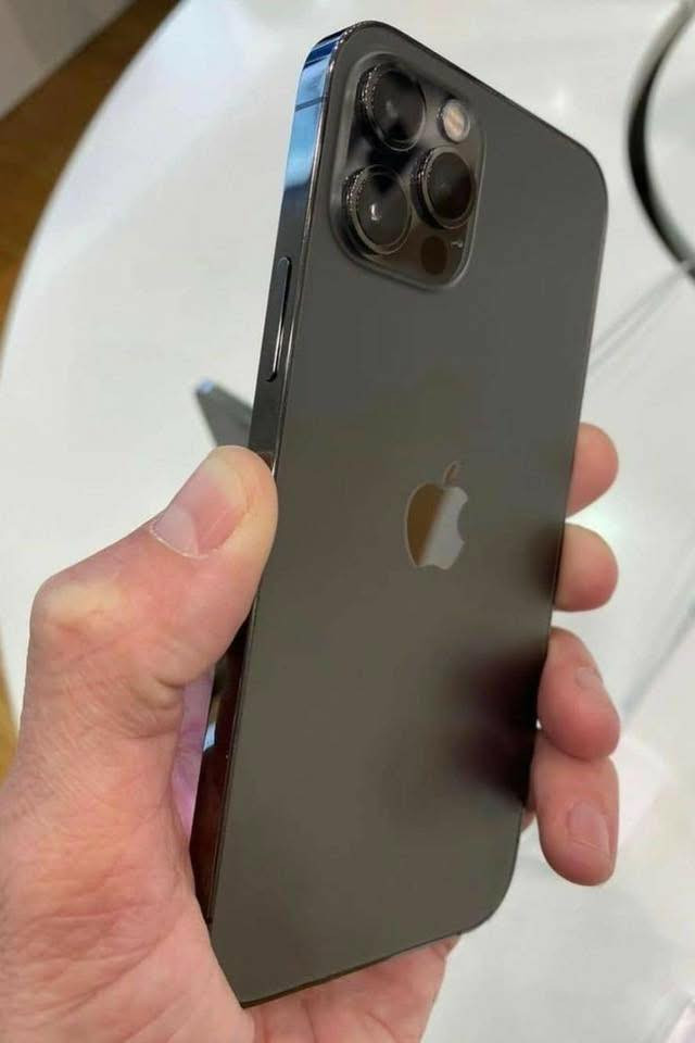 � للبيع: آيفون 12 برو ماكس
• السعة: بطارية 78% حقيقية من غير رفع النسبة

 • الحالة: نظيف جداً 100%

 • الاستخدام: شخصي

 • الجهاز ما بيه أي ضرر نهائياً

 • كلشي شغال بدون استثناء:

Face ID شغال.✅.    

 • ✅ الكاميرات شغالة

 • ✅ السماعات والمايك

 • ✅ الشبكة والواي فاي

 • ✅ اللمس والأزرار

 • ما مفتوح ولا بي اي صيانة

 • استخدام خفيف ومحافظ عليه

📍 جاهز للفحص مكاني تكريت القادسية التواصل على الواتس اب ( ***********) 

💰 السعر: ٤٠٠ قفل
