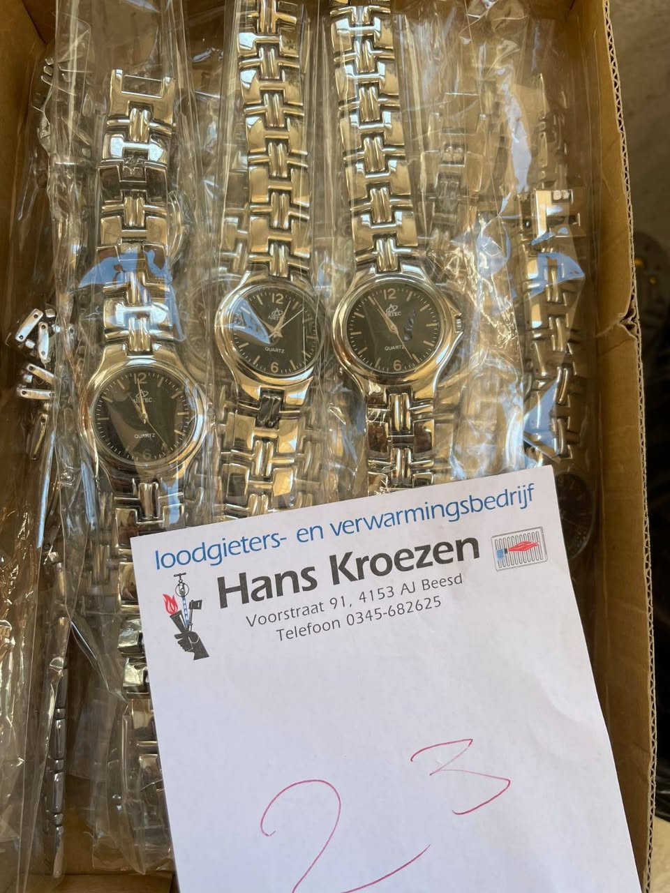 متاح ساعات عدد 2000 قطعه ماركه اوربيه رجالي نسائي تواصل عالرقم *********** شرط الشغل و جديد اجت بضاعه من هولندا
