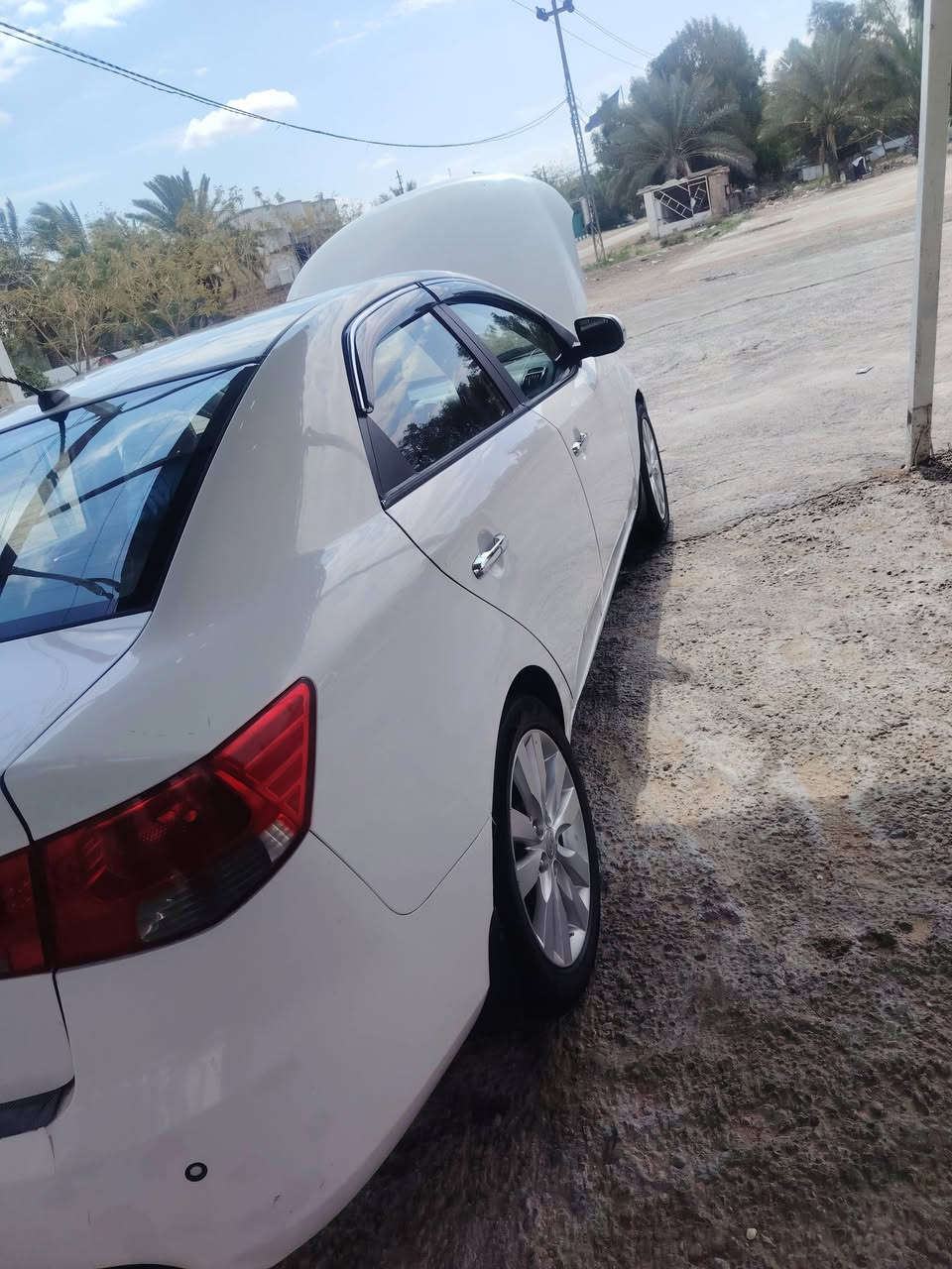 سلام عليكم ورحمة سيراتو للبيع موديل 2013 سيار بيهه قطعتين صبغ بدون قطرت دواخل السيار فول فتحه 5ويل كب اشاير بل مري شاش كامره حساس خلفي تحكم ستيرن تبريل مكفول ابيعك على فحص  كير ست نمرالسعر 103 وبيهه مجال ***********
