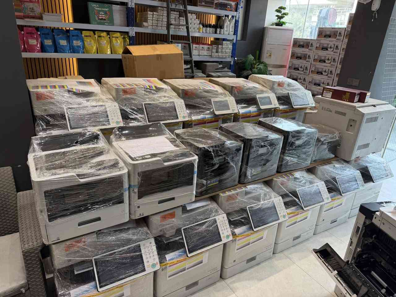 السلام عليكم 
تتوفر اجهزة استنساخ وطابعات 
كانون 
250 بسعر 325 الف
350 بسعر 375 الف
255 بسعر 425 الف
256 بسعر 425 الف
356 بسعر 500 الف
وطابعات كانون 
مستخدم وجديد
وطابعات ابسون 5710 بسعر 500 الف


**إذا كنت صاحب هذا الإعلان وتريد حذفه لأي سبب، رجاءا أرسل رسالة إلى الدعم الفني**