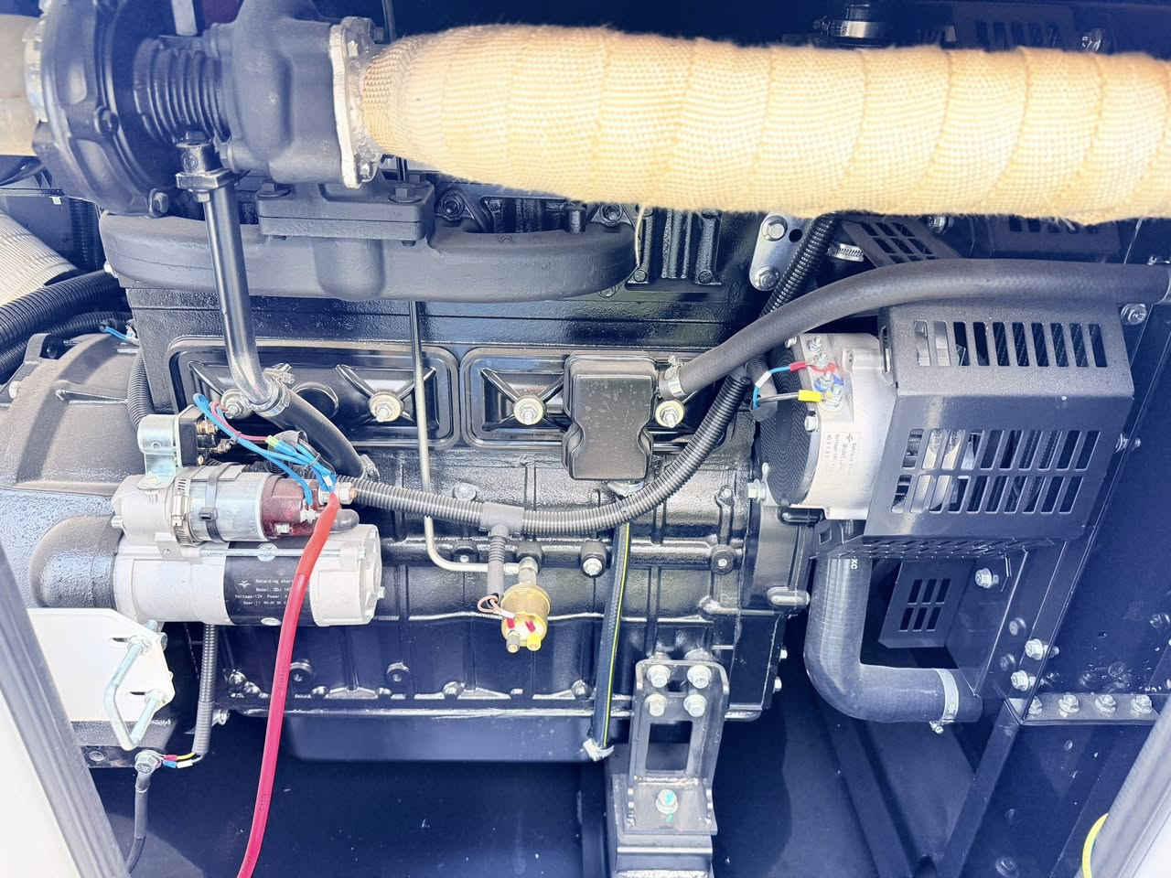 ازوزه لونكاي كاتم جديد زيرو 38 كيفي
المحرك 4 بستم التوليد ستامفورد نظام التشغيل برودكشن حديث إطفاء وتشغيل ذاتي العنوان بابل للاستفسار *********** يوجد توصيل لجميع المحافظات
