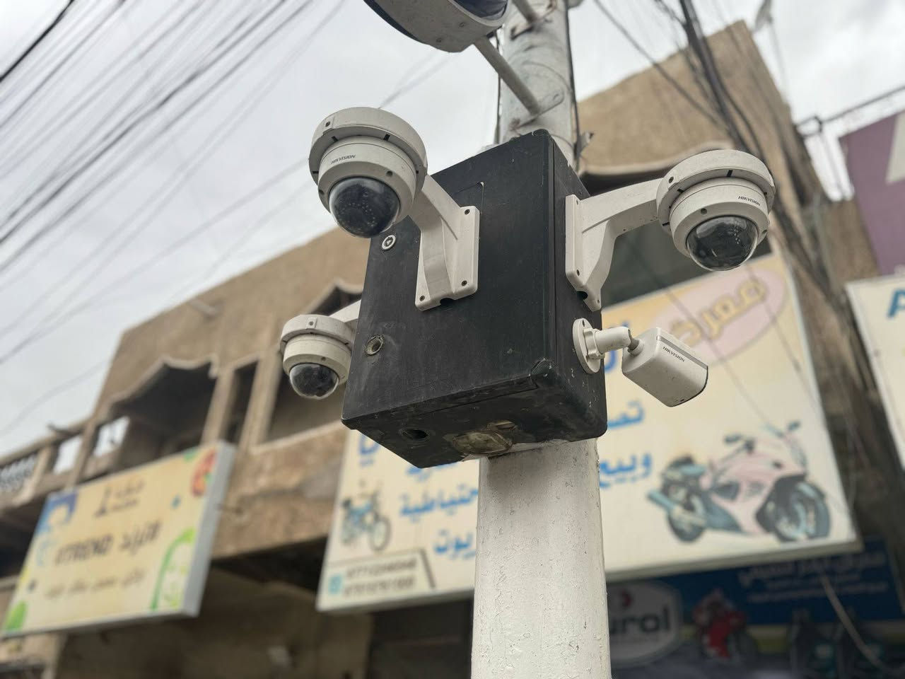 بفضل الله تم تنصيب منظومة كاميرات مراقبة Hikvision في أحد مواقعنا ببغداد الكرخ.

✅ صورة واضحة وجودة عالية
✅ متابعة من الموبايل 24 ساعة
✅ تسجيل مستمر وحماية للموقع

مكتب الأمان الذكي يوفر تجهيز وتنصيب وصيانة جميع أنواع كاميرات المراقبة داخل بغداد والمحافظات.

📞 ***********
📞 ***********
