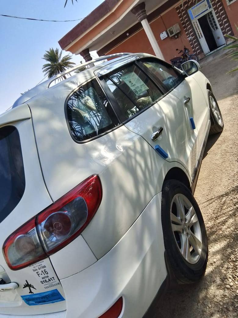 السلام سنتافي 2012 خليجي رقم بغداد باسمي فول موصفات 1/1 محرك 6V 3500 الموصفات بصمه  3 قطع تبريد فتحه كشن كهرباء تبريد بيانو 7 راكب گير مكينة مكفوله 
السعر 165 وبيها مجال 
مكان السيارة ديالى
***********
