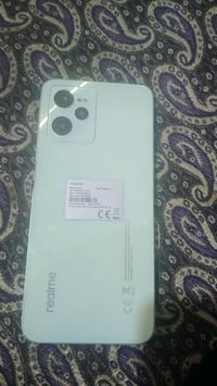 هاتف Realme بحالة جيدة مع سعة تخزين 128 غيغابايت. استخدام محدود مما يض...