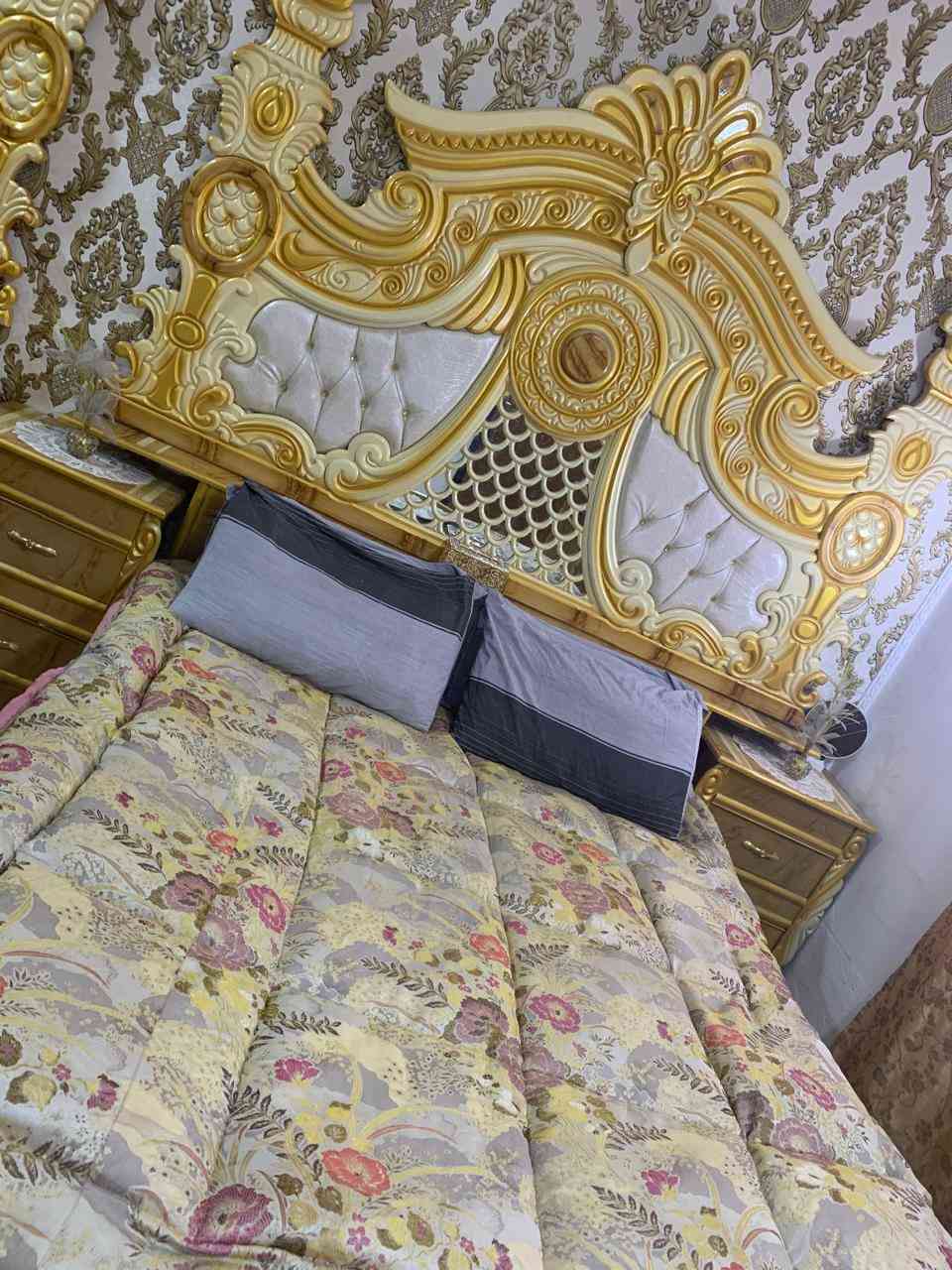 سلام عليكم غرفت اخشاب للبيع 950الف مكان ابو غريب النصر وسلام ***********
