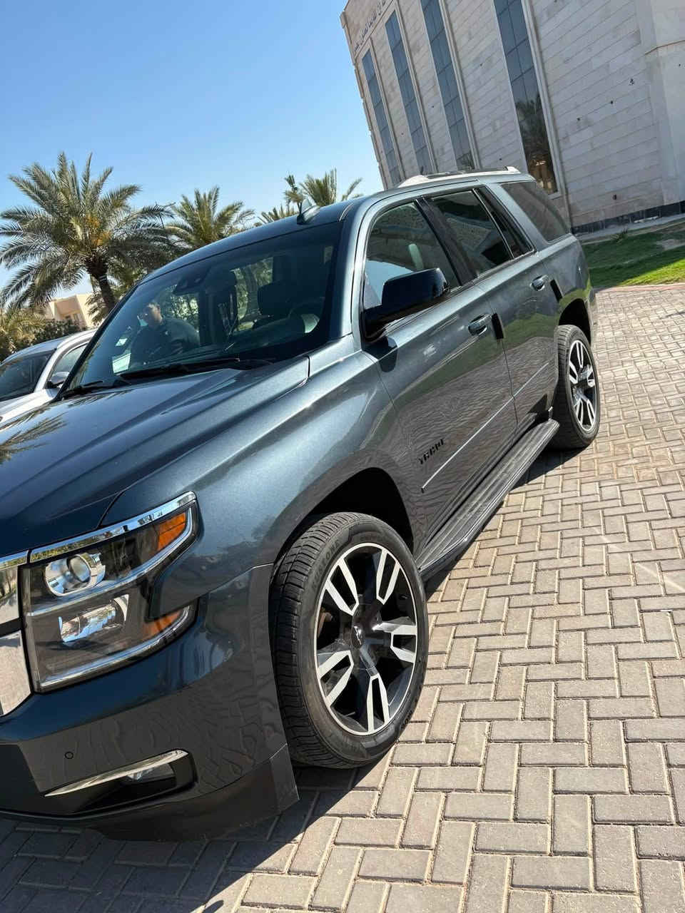 ⚜️ بسم الله الرحمٰن الرحيم ⚜️
تاهو 🔥 : TAHOE 
النوع 🚗 : Chevrolet
الفئه 💯 : RST
الموديل 🔥:2020 
حجم المحرك💯 : 8V 
سعه المحرك 💯 :  6200 L
توليد المحرك💯 : 4200 H
المسافه المقطوعه🚦: 69 mi
الموقع 📍: كربلاء المقدسه 
للأتصال ☎️: ***********  

المواصفات: بصمة / مقاعد منفصل VIP 5 / كامرات / شاحن وايرليس / رادارت امامية وجانبية / كراسي كهرباء / جلد / شاشه خلفيه / حساسات امامي + خلفي  / زجاج خلفي كهرباء AUTO / تشغيل عن بعد  / مانع انحدار  / مثبت سرعة / جنطة كهرباء / تدفئة + تبريد كشنات / شاشة كبيرة / قاصة / كير تعليگ / اشاير مري / مري قلاب / مري شفط  /أوتو شو / شاشه CarPlay / مستشعر هزاز كشن سائق / خزن ميموري/ لايتات عدسه زنون / شاشه اعطال / عداد ديجتال / فتحه سقف سلايد روف / سماعات BOSE / تحكم أناره داخليه/  فور ويل  /تحكم ستيرن كهربائي / علامه اسود / جگات / ويل قياس 20 .

رقم الشاصي :
1GNSKCKJXLR303790

تفاصيل اخرى : السياره وارد امريكي حادثها كما موضح بالسونار امامكم عليها ادامه كامله حداديه صدر جدد مكينه كير مكفوله دسكات جديده نظافه التايرات 80٪؜  هزة جديده رقم انگليزي بغداد مشروع وطني السياره بأسمي تحويل مباشر ثاني يوم .

السعر 💵 : 295 
بيها مجال للطيبين .
