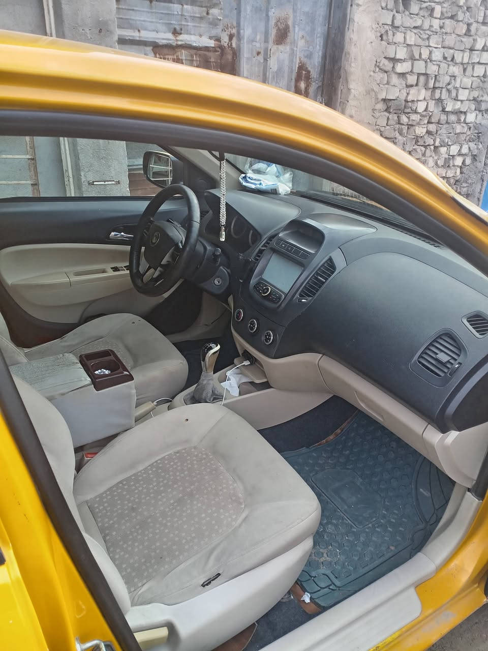 جيلي GC6 2016
باسمي كير مكينه خير من الله 
لا تبديل ولا صبغ فقط جاملغ امامي جه السايق   هيه غرامات مصفره تدفه تبريد العنوان بغداد مدينه الحريه شارع 30 رقم للتواصل ***********
