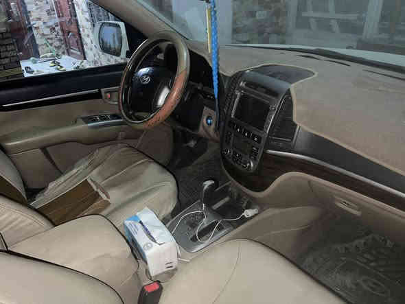 من رخصة الادمن سنتافي موديل 2011 باسمي فول موصفات 
7 راكب 
بصمة بيبان وتشغيل 
مكينة 6 سلندر 
تبريد 3 قطع 
باسمي تحوي ثاني يوم 
عداد المسافة  166 الف ماشية 
عارضه 150 مكاني بغداد المعامل رقم ***********
