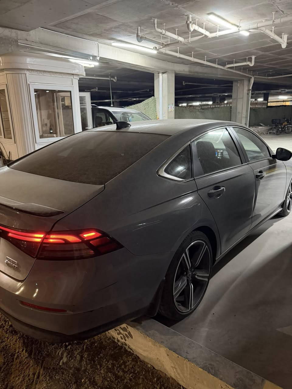 هوندا اكورد 2023 Sport سمنتي تخبل
فول فتحه كرسي كهرباء شاشه جبيره مكينه 2000 
حادثها شويه من البنيد الباقي مكفول 
سياره حلوه ونظيفه كلش ماشيه 44 الف 
رقمها بغداد باسمي 
*********** 
سعرها 185 وبيها مجال
