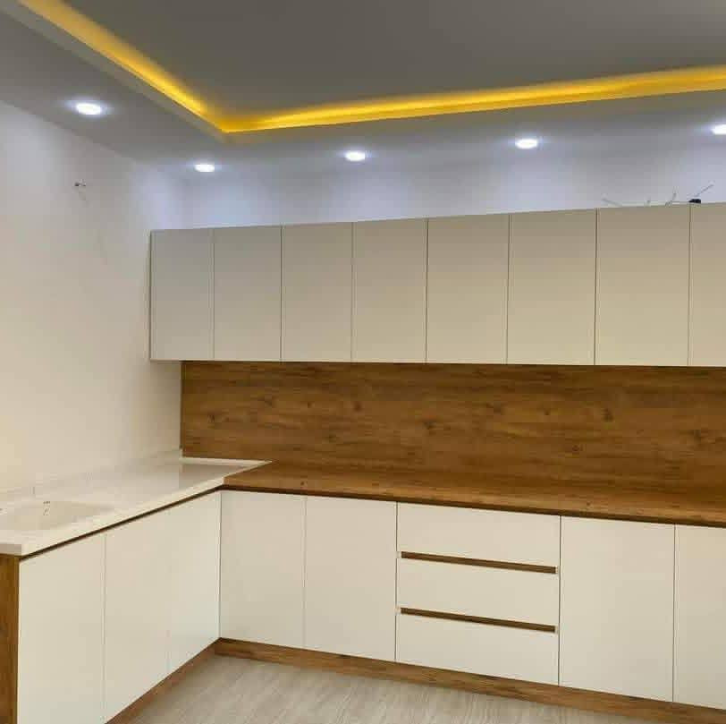 هه راج هه راج كه وانته ريكي 3مه تره مخسله كه شي مه ترو نيو به 550هه زاره ره نكوديزائين به خواستي كريار خويه تي بو زا نياري زياتر بيوه نديمان بيوه بكه ن *********** واتسئاب فايبه ريشي له سه ره گه ياند مان هه يه بو سه رجه م شاره كان ***********
