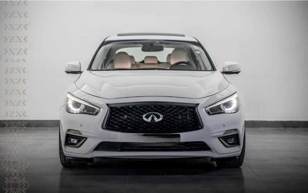 سلام عليكم.  
انفنتي Q50 سياره سيدان
. محرك V6 التوربو بسعة 3.0 لتر 
.قوة 300-400 حصان 
.ناقل حركة ئوتوماتيك بسبع سرعات 
.نيضام تحذير الاصطدام 
.نيضام تحذير مغادرة المسار 
.نيضام تنبيه النقاط العمياء
.شاشة لمس مقاص 7 بوصات 
.نيضام صوتي BOSEمتميز 
ANDRIOD AUTO او apple  carplay  .
.نيضام ملاحة
مقاعد جلد فاخرة 
مقاعد امامي هيتر 
نيضام الدخول ذكي بدون مفتاح 
.كاميرات 5
.رادار 4  
.كشنات خزن 
.ستيرن هيتر.كهرباي
.فتحت سقف 
.عينات كهرباي +رادار 
مود. Sport+eco+comfort
گزوز سپورت. 
.ويل. اصلي. سپورت 
.موديل ٢٠٢٠ 
.ماشي ٢٤ الف كيلو حقيقي 
.٢قطعه صبخ +٢مبدل نفس لون. بدون صبخ 
.باقي سياره مكفولة كفالة عام.  دينار ما بيها مصرف 
.رقم سنوي جديد 
سعر 17500$ومجال
***********☎️☎️☎️☎️
تحيات جميع كل اخوان……
