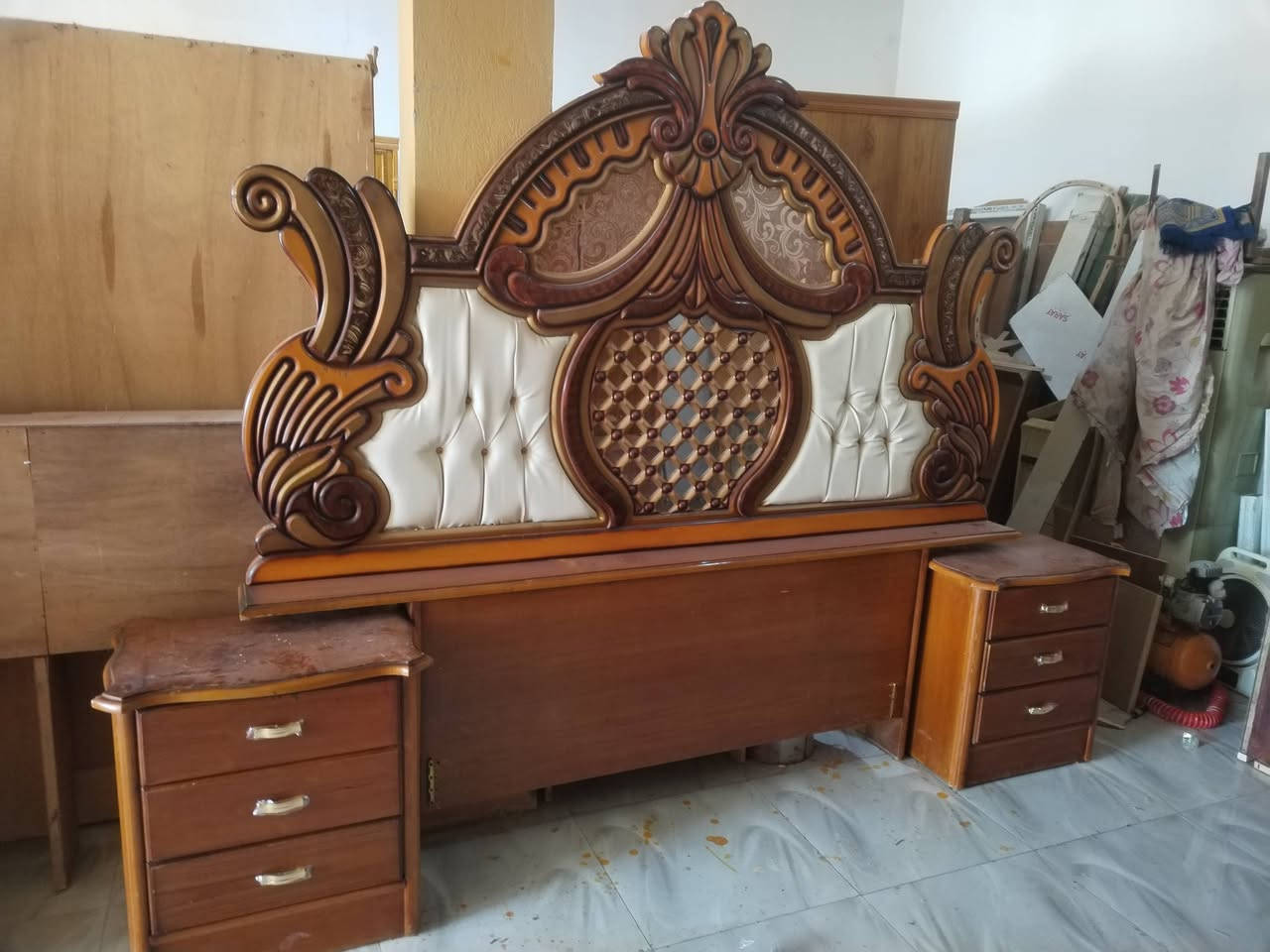 سلام عليكم ورحمة الله وبركاتة من مزاد الاخوين لبيع الاثاث المنزلي الجديد ولمستعمل غرفه نوم مستعمل خشب صاج حطاطه نضاف فول اخو جديد كنتور 6باب  ديالى شهربان شارع المصرف القديم مقابيل دكتور قيس واتساب ***********
