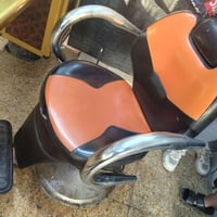 كرسي حلاقة • شغال • نضيف