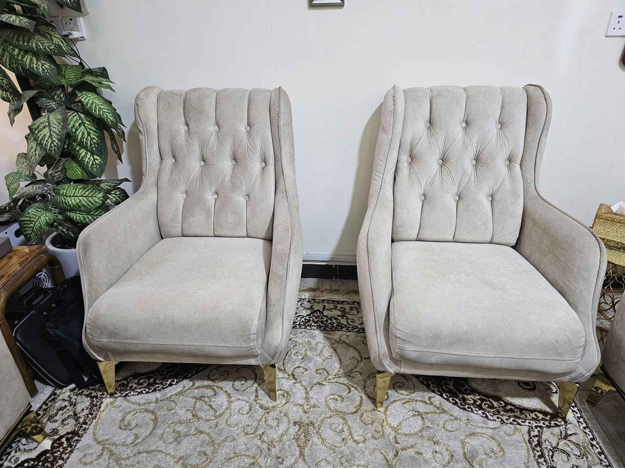 السلام عليكم....
تخم قنفات ٧ مقاعد للبيع  في بغداد حي القاهره...
السعر ٥٠٠ الف....
للتواصل على الرقم ***********
