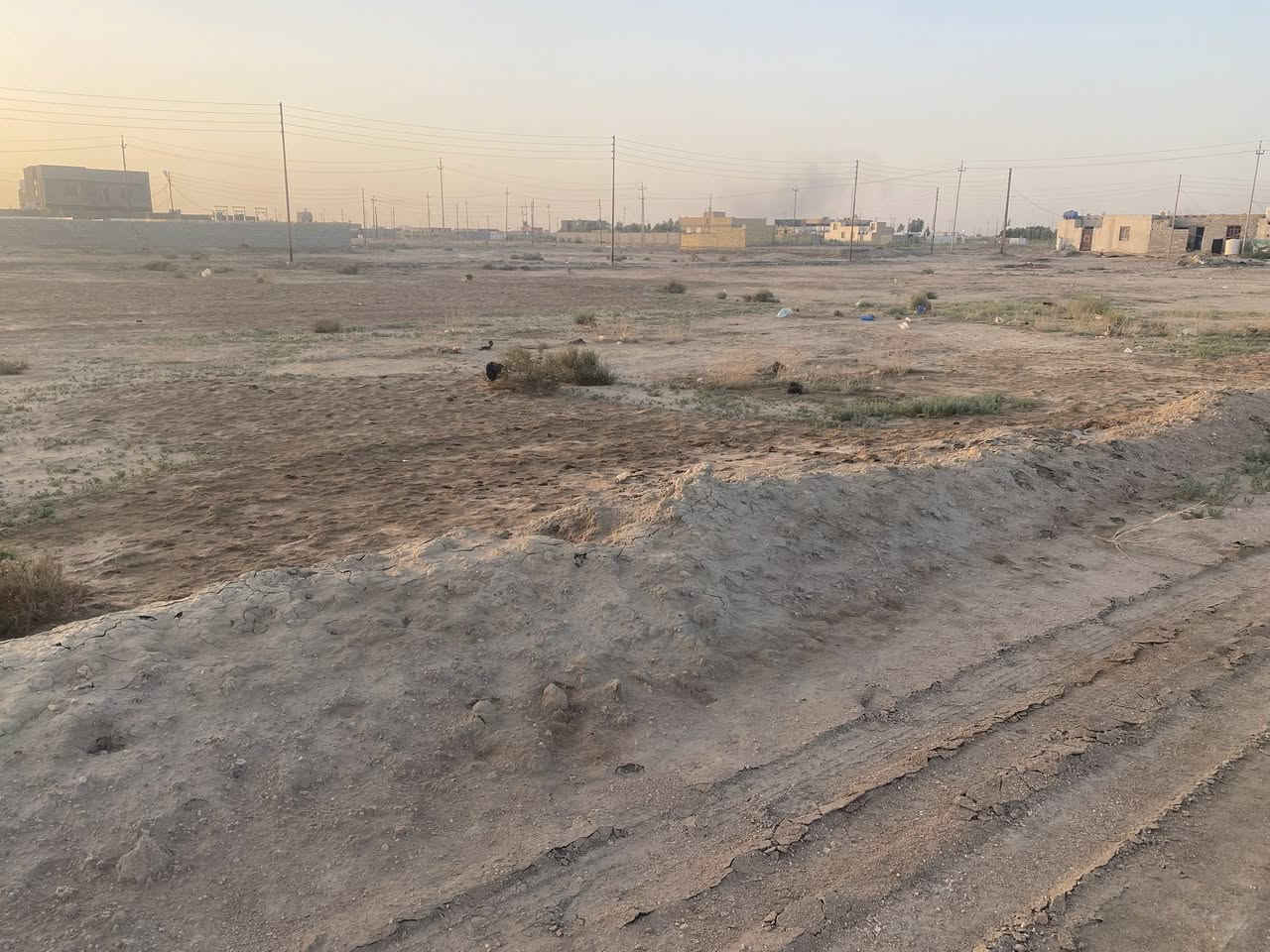 قطعة زراعي للبيع مساحة 200 متر مع الخدمات ماي كهرباء شارع عرض 10 متر سبيس عنوان حي الجوادين النزلة الثالثة قرب حسينية الامام المهدي ع بسعر مناسب 8 ونص للتواصل ***********
