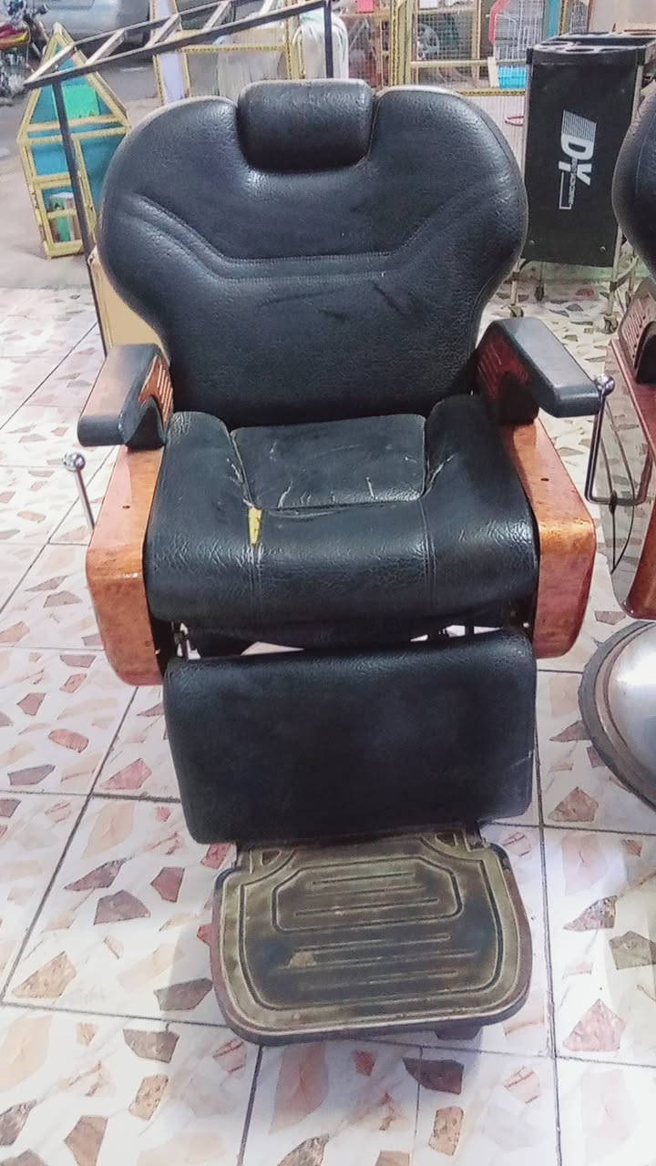 كرسي حلاقه وزن ثقيل للبيع العدد ٢
للاستفسار الاتصال على الرقم  ***********
