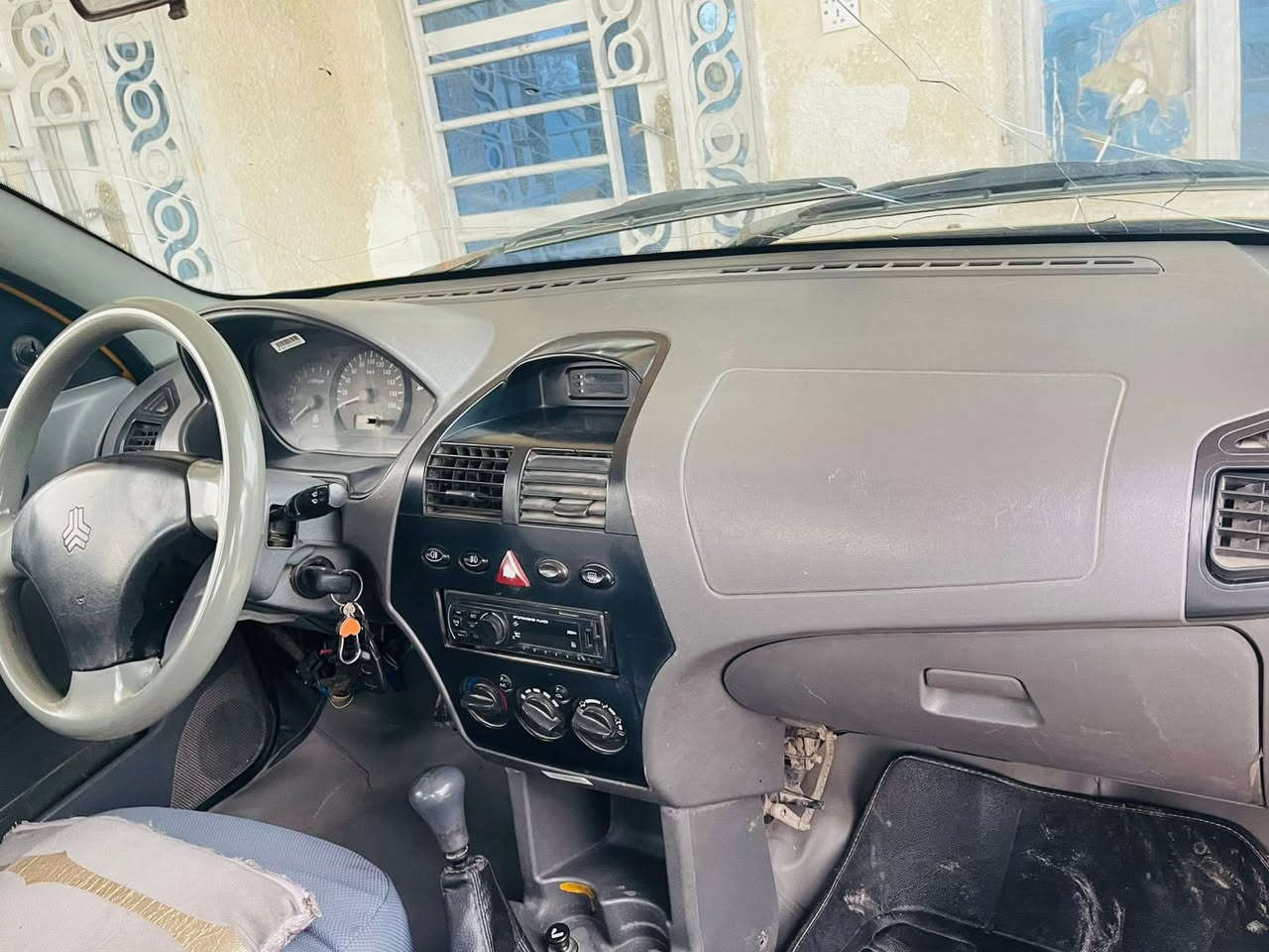 السلام عليكم للبيع طيبه 2015 رقم بغداد انكليزي هيئه و غرامه مصفره تحويل مباشر كير محرك جدد تتفئه تبريد شغاله كهربائيات كلها شغاله تخم تاير صدر امامي خلفي جديد 
السياره فقط جاملغ مبدل و مرشوش البنيد بدون ضربه 
مكان بغداد 
السعر 36 
***********
