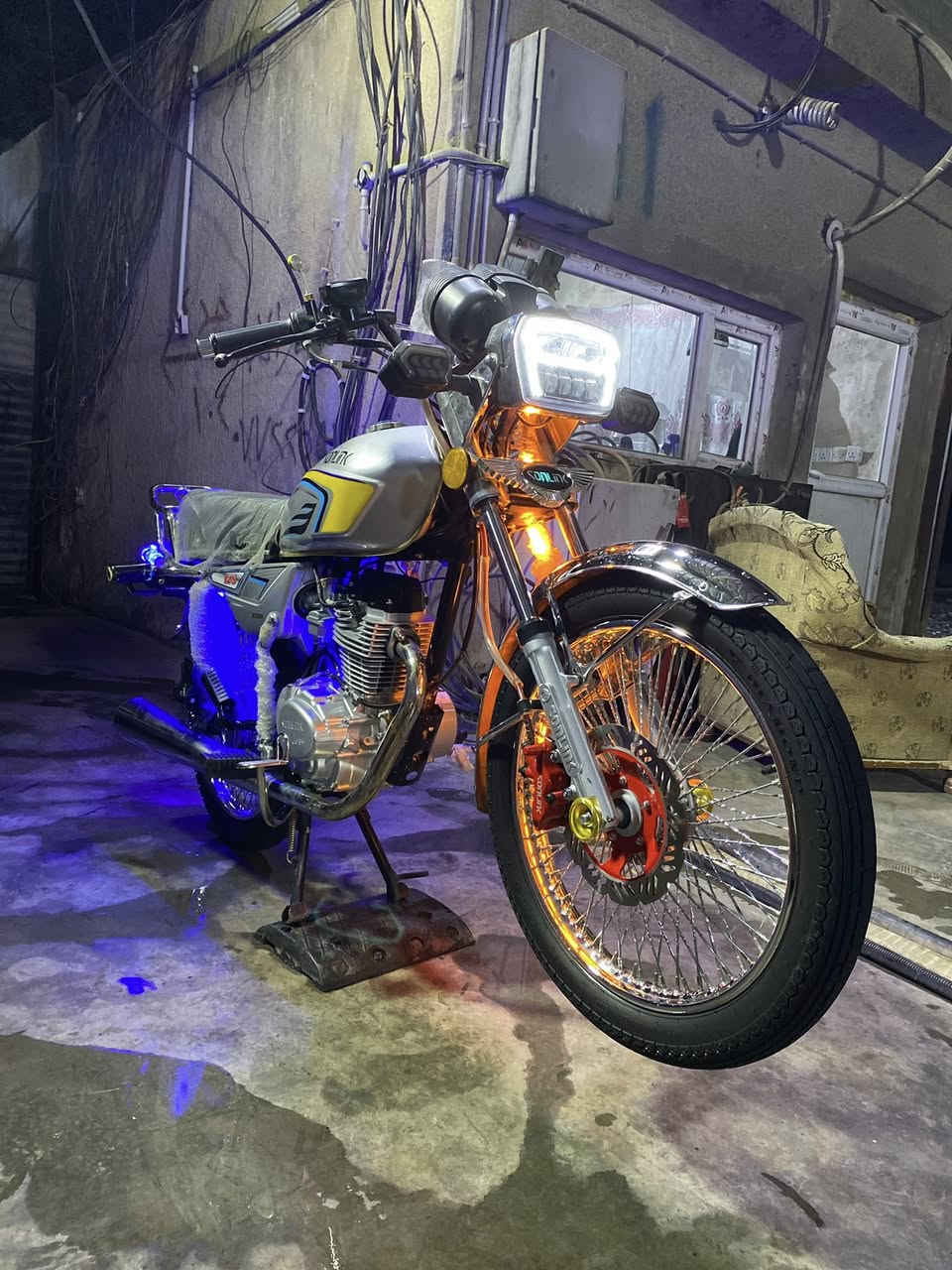 السلام عليكم يراني تايكر موديل 2025 خمس نمر محدث من نزلته هيه هيج درجه بعده زيرو دهن كله اموتل وأول تبدليه اله بعده ماشيه 500 عليه جمبزه ومرتبه سعر 875وبيه مجال رقمي ***********
