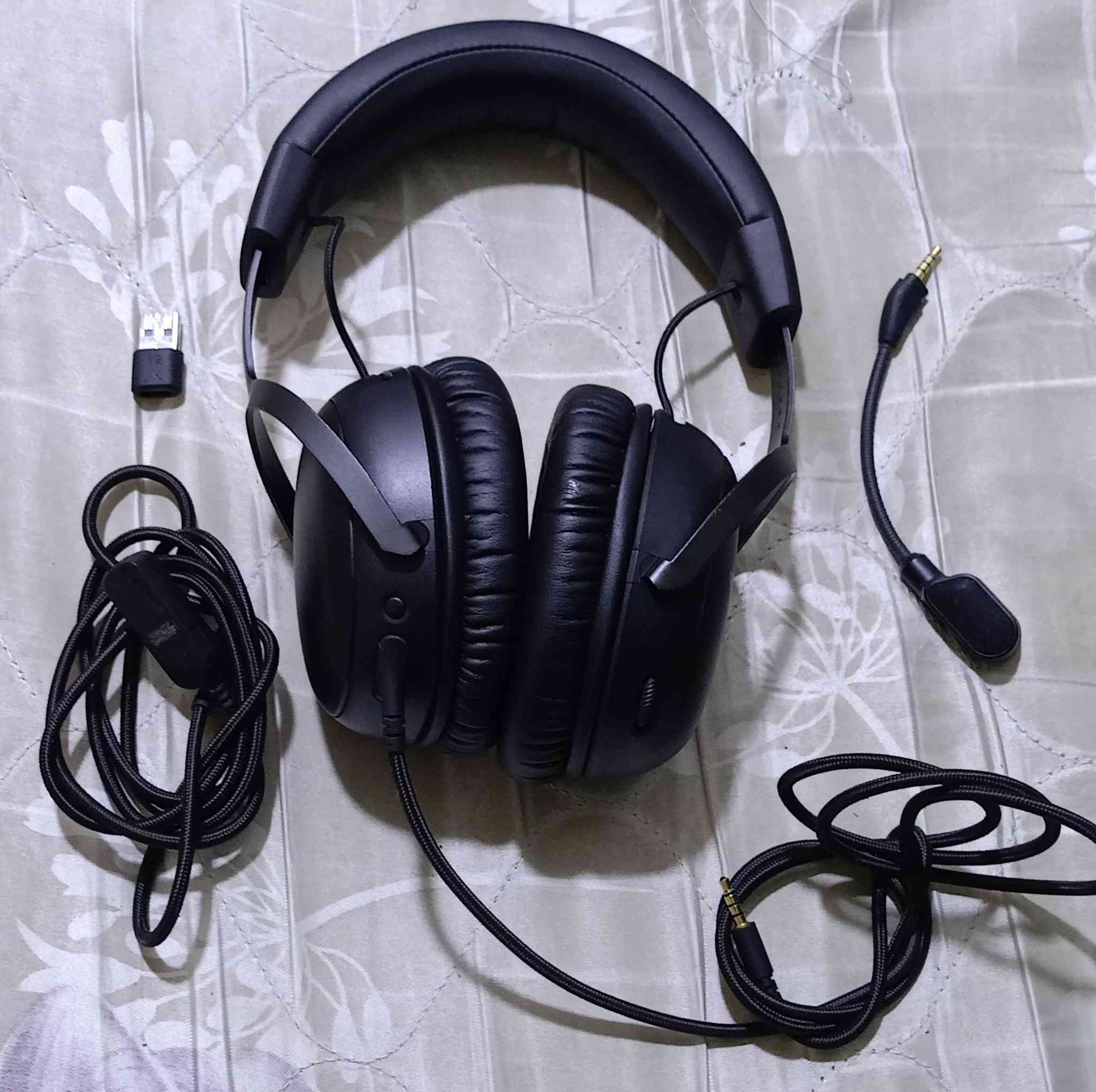 سماعة HYPER X CLOUD 3 استخدام قليل للبيع السعر 65 الف وبيها مجال بسيط مكاني بغداد البياع للتواصل واتساب *********** شراي اتصل مامتواجد علفيس
