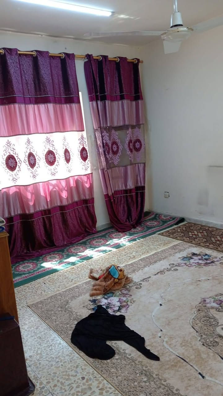 بيت للبيع حي الجهاد مقابيل مكوئ الاستاذة مساحة 250م الاستفسار الاتصال على الرقم ***********
