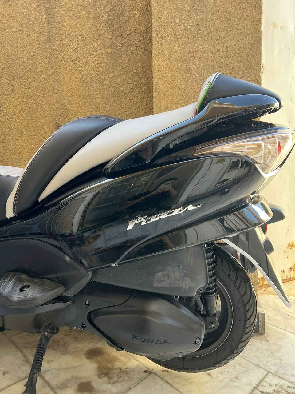 فورزة كرستال 09
محرك مكفول، لونها أسود ملكي
الكشن مدوشم جلد إيطالي 
دواسات نيكل، دهن امزويل، مي اخضر زيتي
كلجات شبه جديدة، تايرتها بنقشتهن العالية
هورن مالنيسان العالي، دراجة جناي
السعر مليون و 300 الف
اوراق اصولية منفيس ومكاتبة، للتواصل خاص.


**إذا كنت صاحب هذا الإعلان وتريد حذفه لأي سبب، رجاءا أرسل رسالة إلى الدعم الفني**
