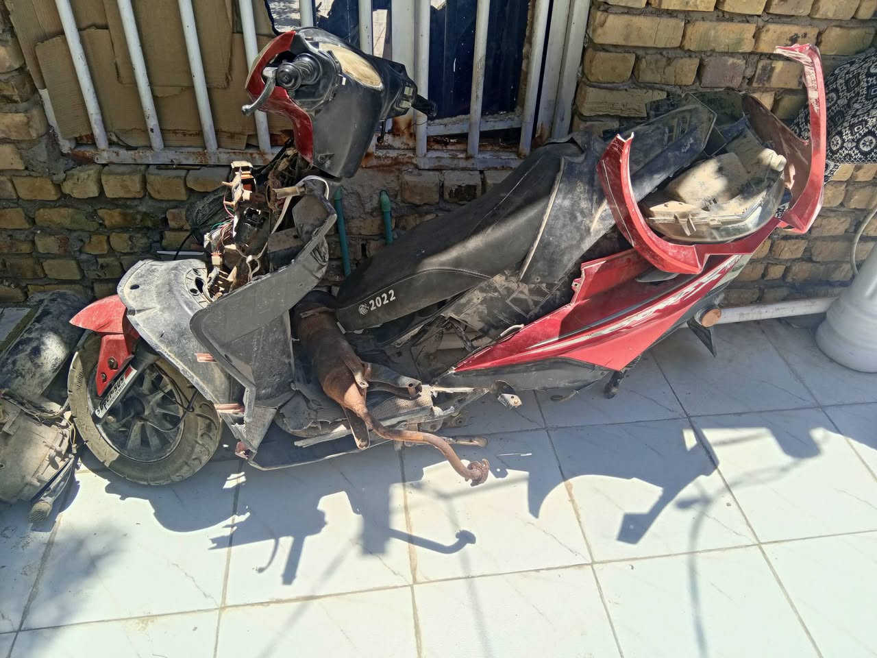 سكنز
جاهزه من كفرات تايرات جدد امامي وخلفي دبلات حاويه كهربائيات اشاير جهزتها من كلشي بس الامكينه فتحتها اريد اجفت وعفتها ابيع كوم حديد  وهذا رقمي ***********
