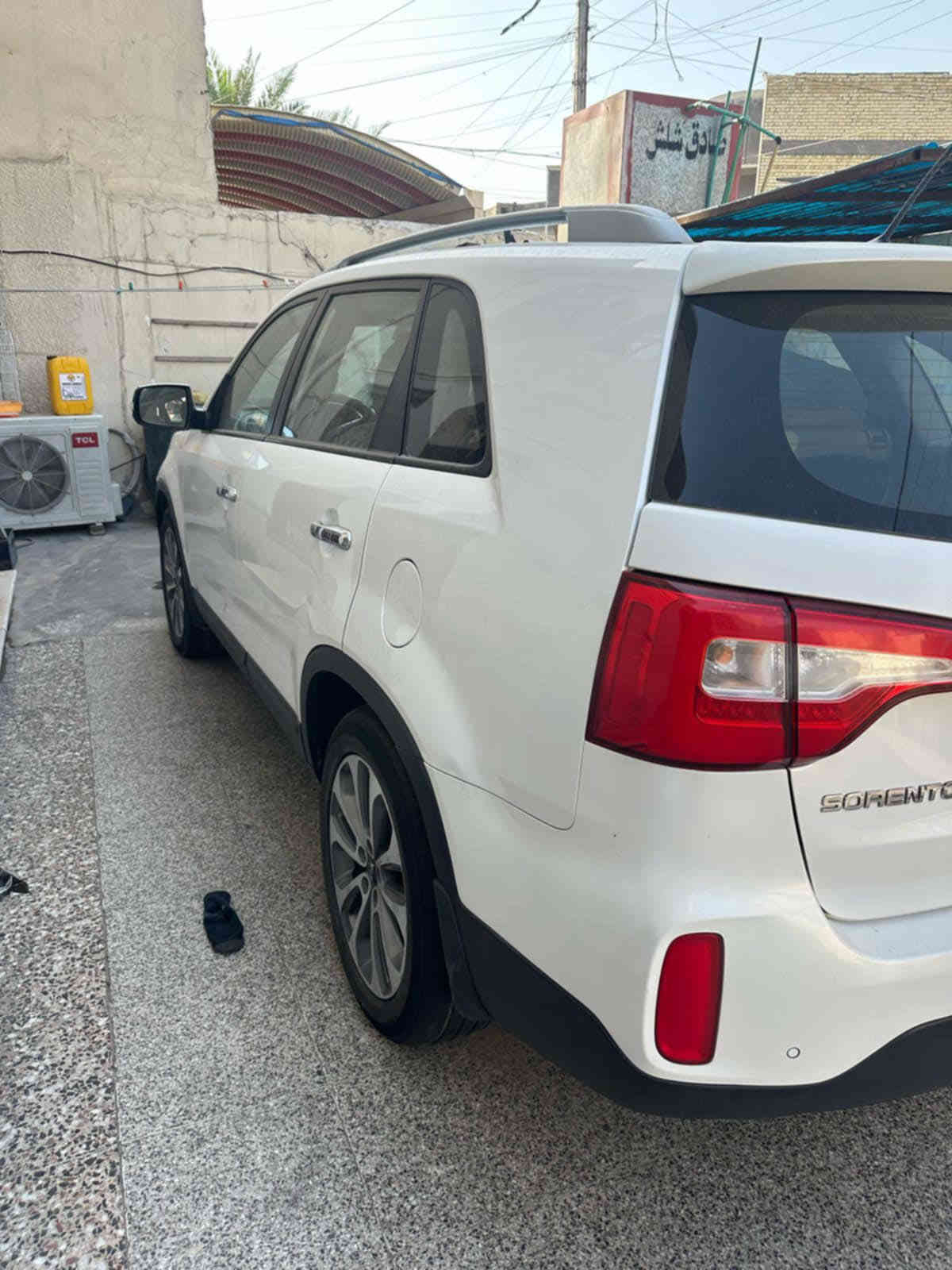 السلام عليكم 
سورنتو مديل ١٤ خليجيه 
بيها قطعتين سونار موجود 
مواصفاتها بصمة دخول ترحيب 
مري شفط  ٧ راكب تبريد ٣ قطع 
محرك ٦ سلندر حساسات خلفية  كامره اشاره بالمري 
رقم بغداد الجديد باسمي سيارة ماشية ١٦٩ كيلو 
مكانها بغداد الكمالية 
عارضها ب ١٨٠ بيها مجال قليل 

***********
