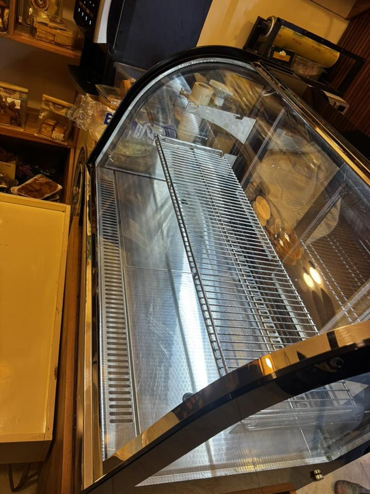 سلام عليكم
عارضة براد للبيع دبل رف حديد بيبان ثنين سلايد دبل جام   بيها ضوة لد 
الموديل:GN-900CT
مقياس حرارة 
زر الضوة 
زر تشغيل البراد 
الموقع بغداد السيدية شارع المركز 
للاستفسار الرقم ***********
