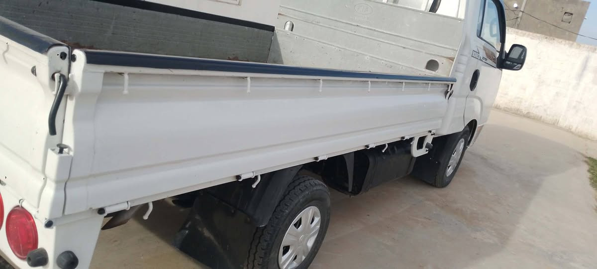 كيا حمل نثيه للبيع موديل 14 رقم مثنى مكفوله كفاله عامه سياره جديده بمعنى الكلمه حداديه تخم تاير جديد كهربائيات   كله شغاله  سنويه مجدده ل 29 تحويل مباشر مكان السياره ديوانيه للاستفسار اكثر الاتصال عل الرقم 
***********
#السعر 105 وبيه مجال للشراي
