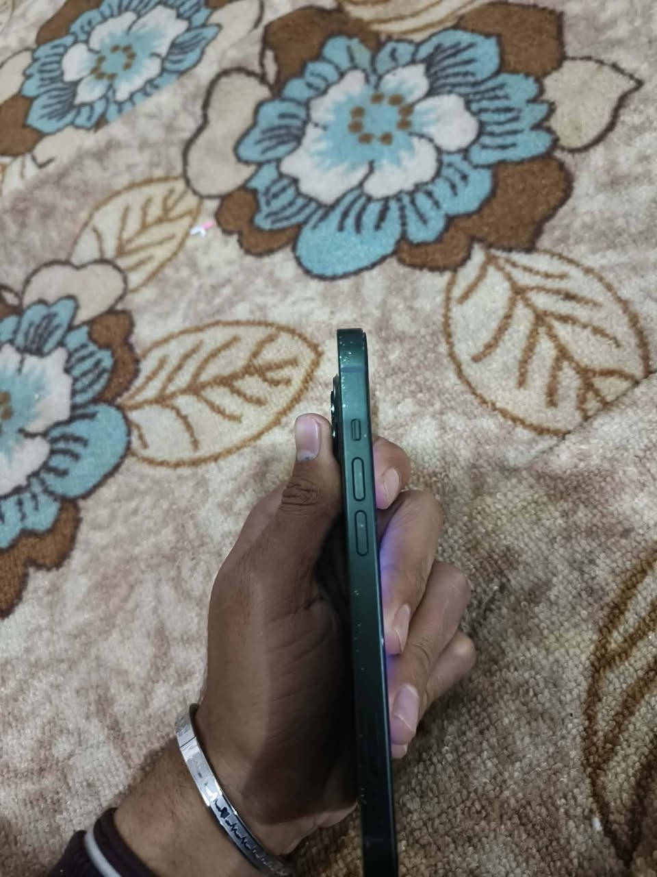 السلام عليكم 13عادي للبيع
الجهاز امريكي 
بطاريته 94ما معله جديد جهاز 
ضمان مالته خلص 
مامفتوح شرط لفحص 
ذاكره 128
سعر خاص بلاش 
مكاني ديوانيه 
رقمي ***********
