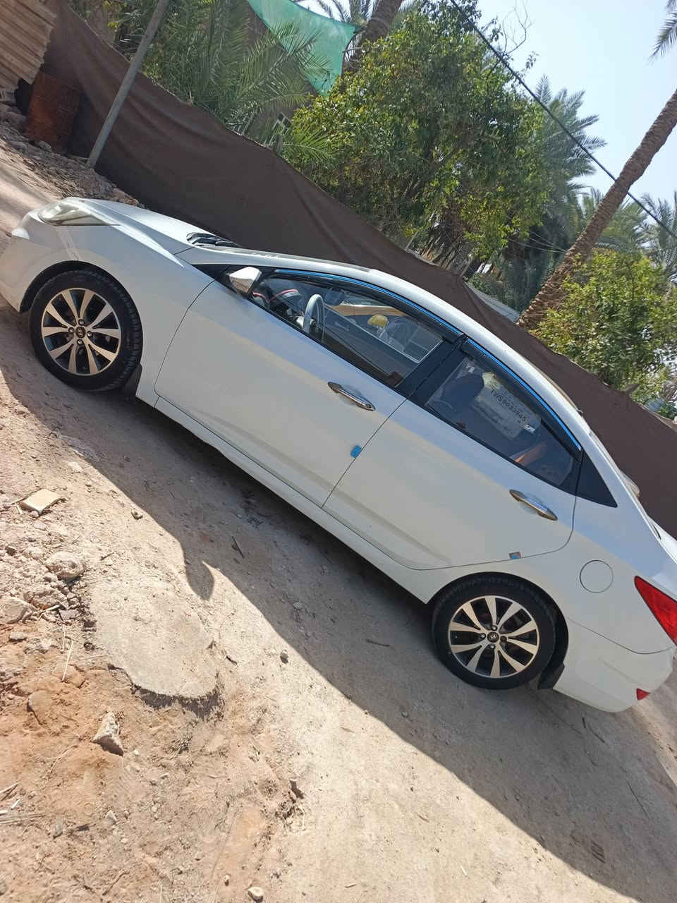 السلام عليكم اكسنت موديل 13السياره مكينه كير خير من الله السياره حلوه تبريد شغال كهربايات كله شغاله سنتر لو مكان السياره نجف السعر 84وبيه قليل  مكينه1600 بسمي السياره***********

