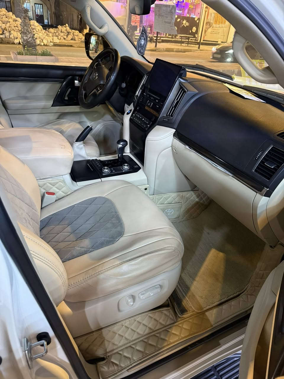 لاندكروز
موديل •••  2020 :::  SAS باب اول

_مكينه 6 سلندر … 4000 

_ فول مواصفات… ساز 

_داخل جلد بيجي 
الكشنات مغلفة 
وشرط الجلد بعدة بوضع الشركة

_شاشات

_كراسي كهرباء 

_صندوق كهرباء ( جنطة شفط ) 

_ دوسات ترحيب ضوئية 

_السيارة جديدة جدا بحالة الوكالة 

_كفالة عامة 
كلشي اصلي بيها وبوضع الشركة

ماشية / 63 الف 

مكاني رمادي 

بااسمنا تحويل مباشر 

السعر / 538 

***********
