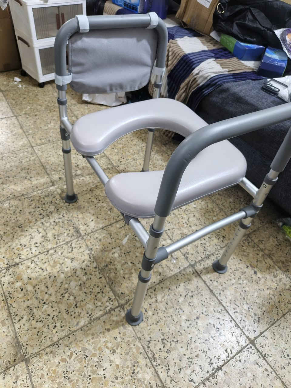 السلام عليكم مقعد ويتحول عكازة مشي اصلي وجديد من امزن نضافة 100% قيمة واخذة
***********
