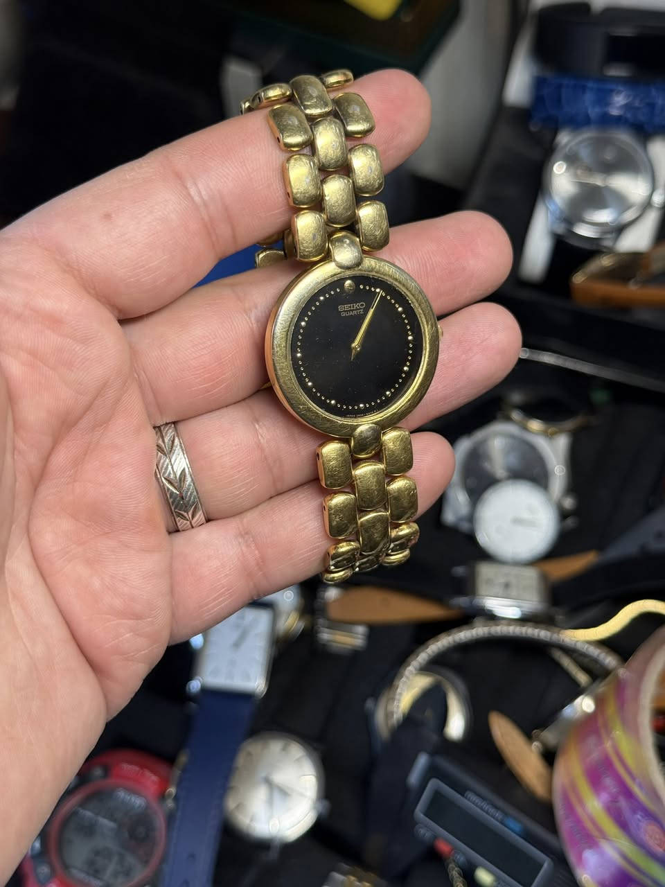 ساعه ماركة سيكو ياباني اصلي
سير حصير

قطرها ٣٣

ارقام ذهب
قطعه تغليف ذهب

كوارتز بطاريه

ملاحظه (سير يلبس ايد وسط وناعمه )

سعرها 70 الف


**إذا كنت صاحب هذا الإعلان وتريد حذفه لأي سبب، رجاءا أرسل رسالة إلى الدعم الفني**